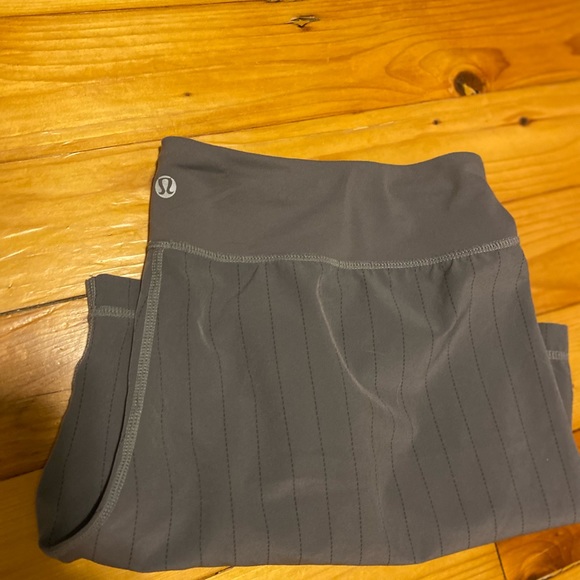 Lululemon loose shorts align grey 10 12 - Picture 4 of 4